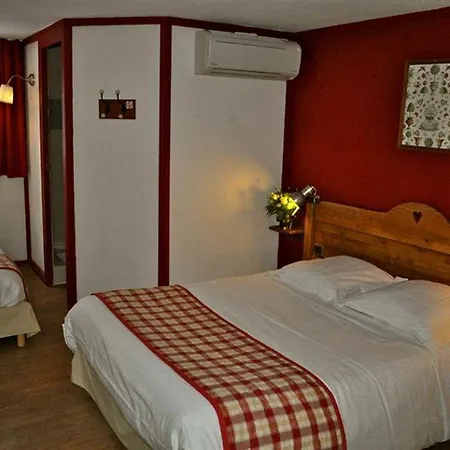 Hotel The Originals Annemasse Sud - Porte De Geneve 3*