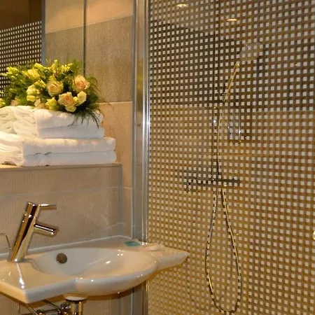 Hotel The Originals Annemasse Sud - Porte De Geneve