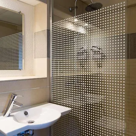 Hotel The Originals Annemasse Sud - Porte De Geneve